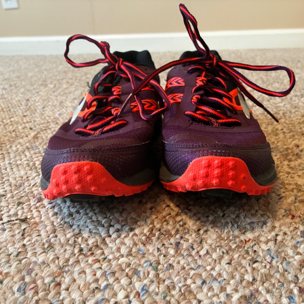 Brooks Cascadia 12 Running Shoe Size 9